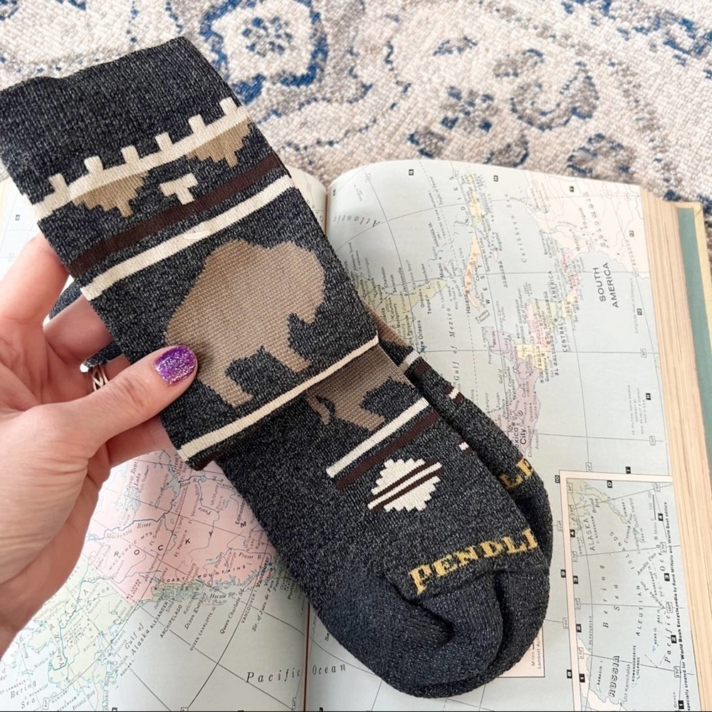 Pendleton NWT Unisex Merino Wool Gray Brown Blend Roaming Bison Camp Crew Socks - Picture 7 of 8